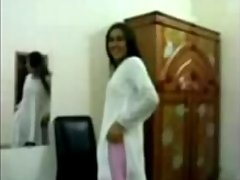 Desi Indian wife sucking very big cock voyeur video #1