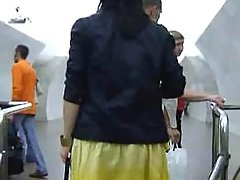 Chick in a yellow skirt saw me, but I managed to see her treasure. I couldn't see the colour of duds voyeur video #3